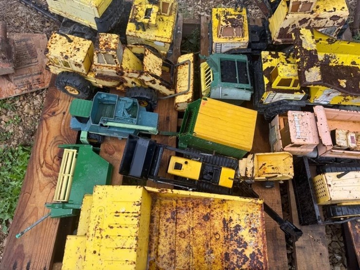 pallet-of-sand-box-toys-image-5
