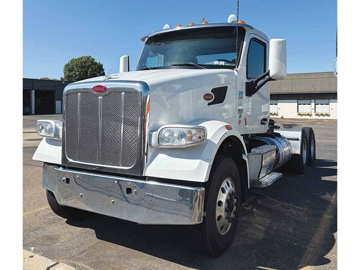 2019-peterbilt-567-image-1