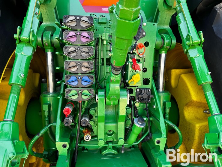 2023-john-deere-8r-370-image-16