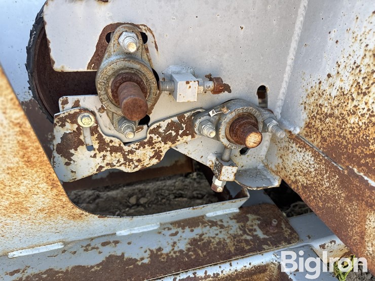 large's-wet-distillers-grain-feed-wagon-image-13