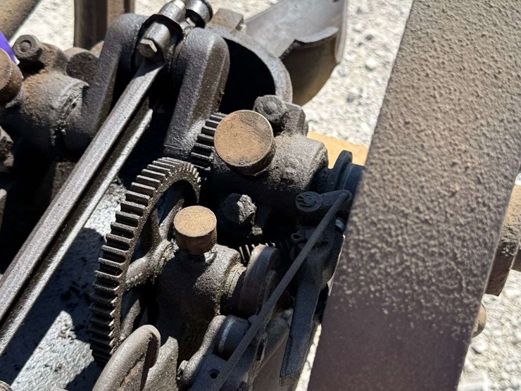 sandwich-3-hp-hit-&-miss-engine-on-truck-image-161