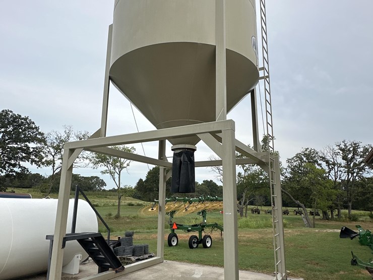 heavybilt-30-ton-overhead-feed-bin-image-1
