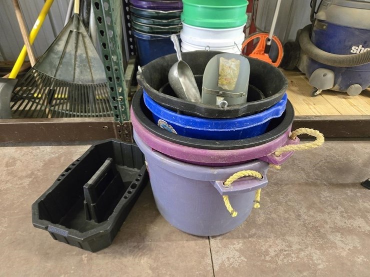 feed-and-water-buckets-image-3