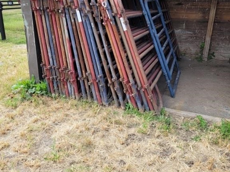 23---12'-metal-panels-with-walk-in-gate-image-2