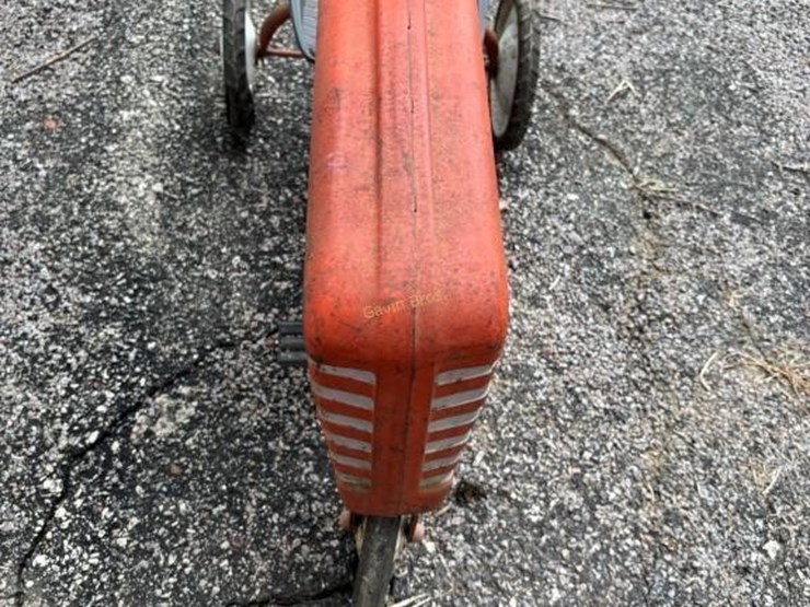 power-trac-pedal-tractor-image-4