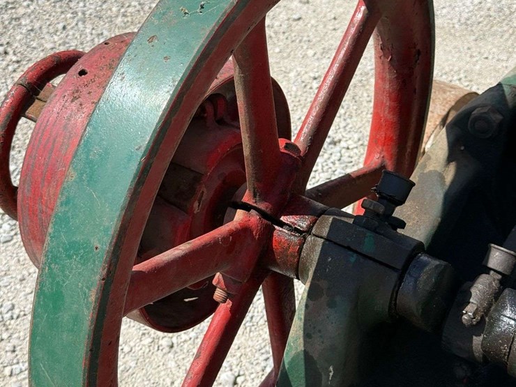 sta-rite-4-hp-hit-&-miss-engine-on-truck-image-21
