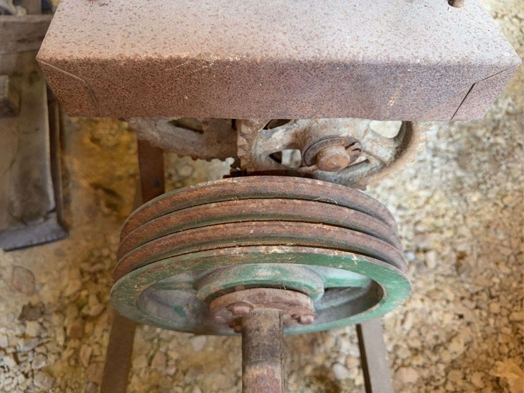 mccormick-deering-10"-burr-mill-image-10