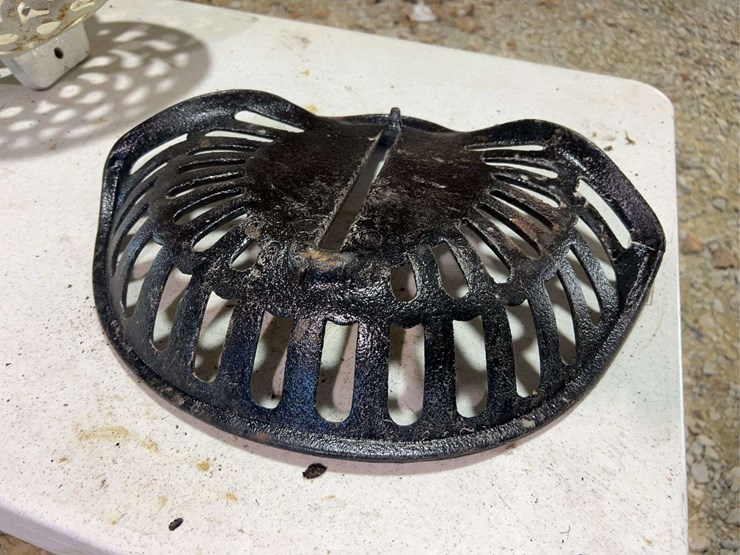 (3)-cast-iron-seats-image-6