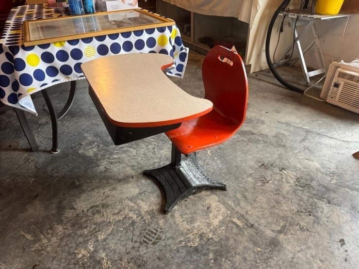 allis-chalmers-painted-school-desk-image-1