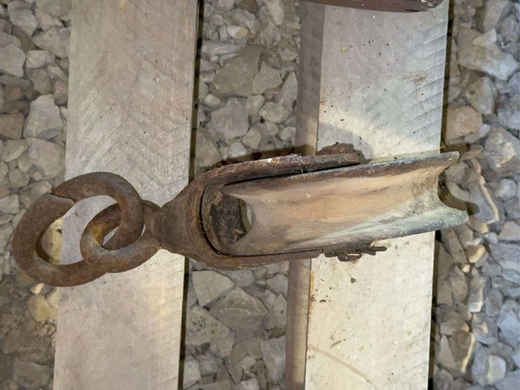 lot-of-blocks-and-pulleys-image-12