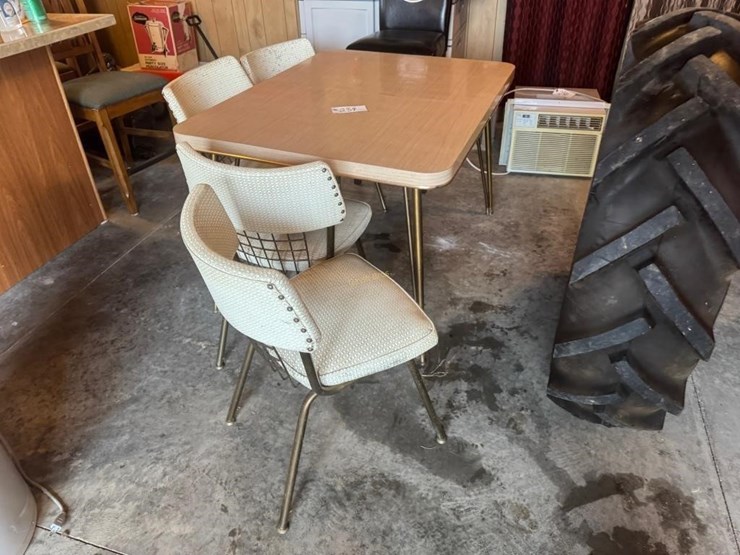 chrome-table-&-4-chairs-image-2