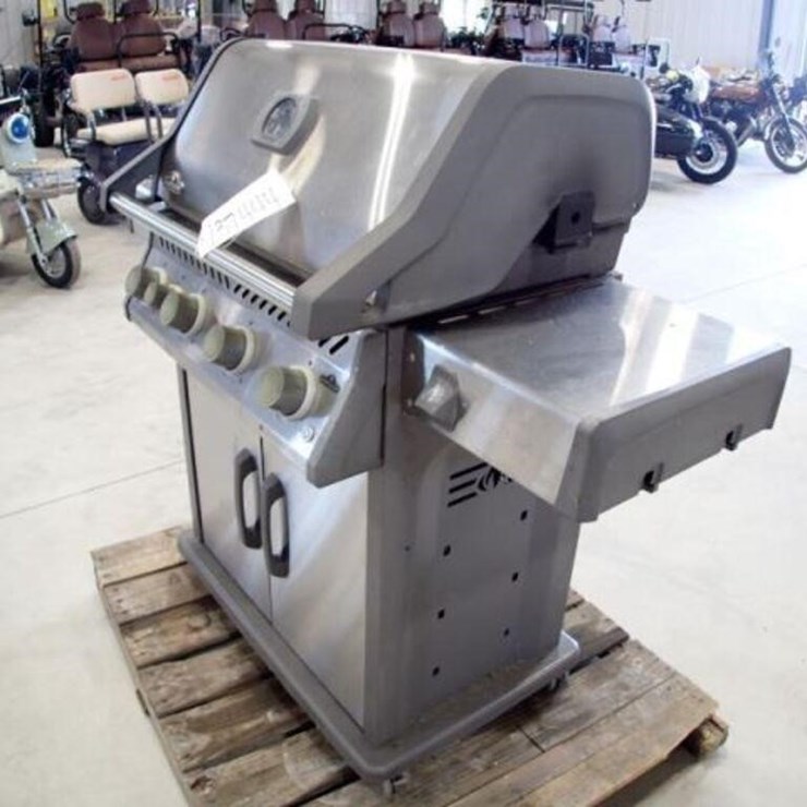 Napoleon Rogue SE 4 Burner Gas BBQ