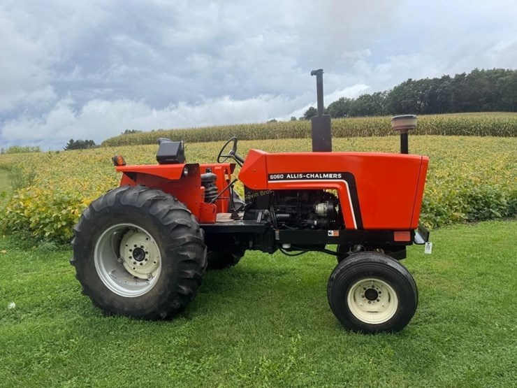 1983-allis-chalmers-6060-tractor-image-2