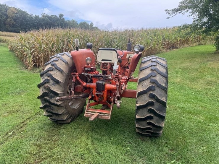 allis-chalmers-d19-gas-tractor-image-4