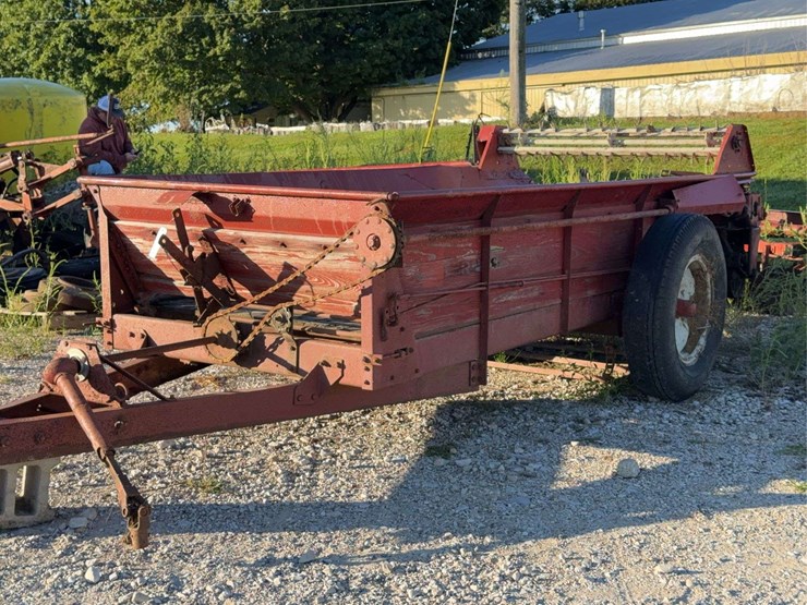 international-manure-spreader-image-3