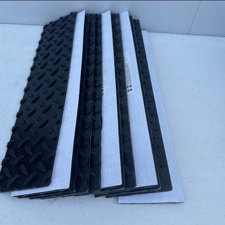 #1075 • Rubber Safety Step 4in x 17.5in