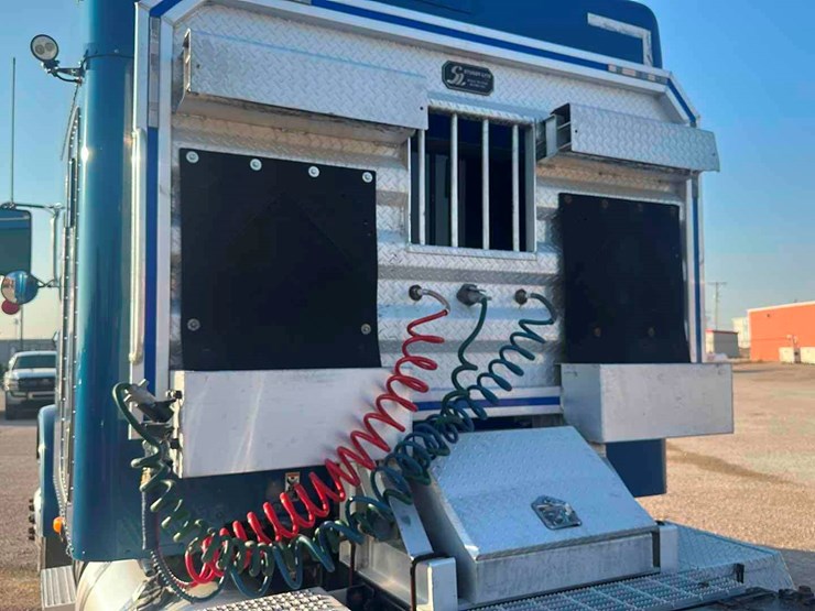2015-peterbilt-367-image-8