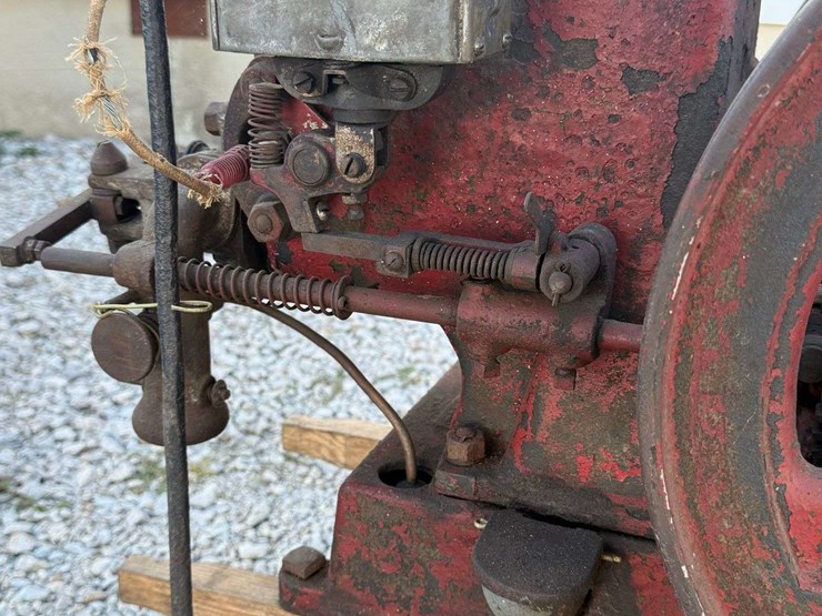 fuller-&-johnson-2-hp-hit-&-miss-engine-on-truck-cart-image-20