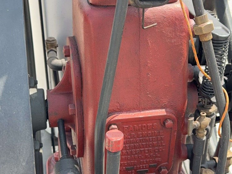 2-hp-international-harvester-“famous”-vertical-engine-with-cooling-tank-image-29