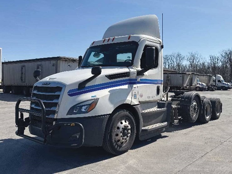 2022-freightliner-cascadia-126-image-1