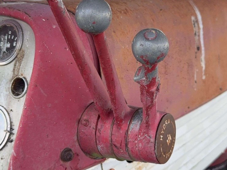 farmall-560-image-39