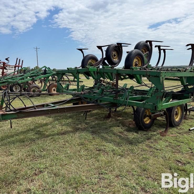 JOHN DEERE 1610