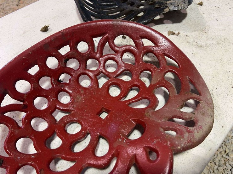 (3)-cast-iron-seats-image-9