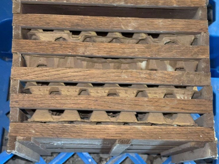primitive-lot.-egg-crate,-old-wash-tub,-crock-jug,-&-more-image-13