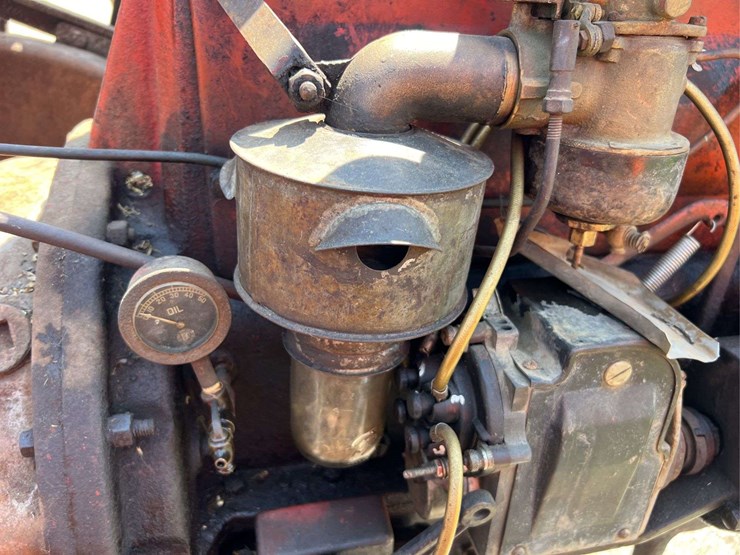 moline-universal-model-d-image-18