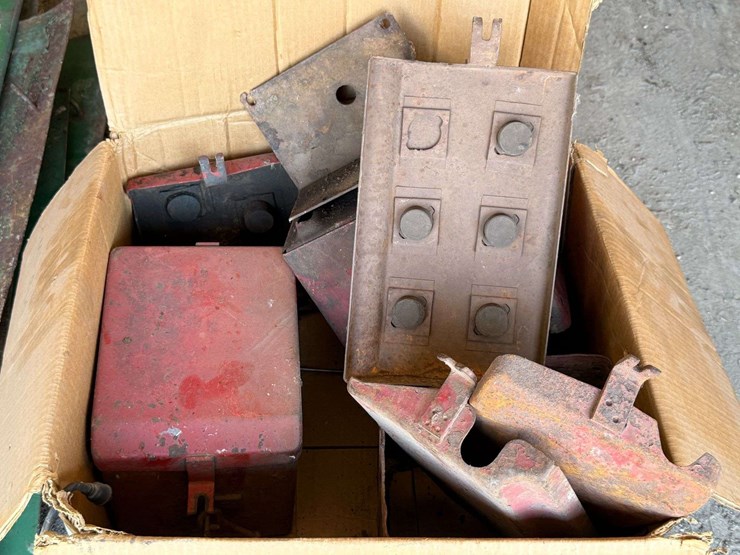 international-harvester-battery-boxes-&-hold-downs-image-1