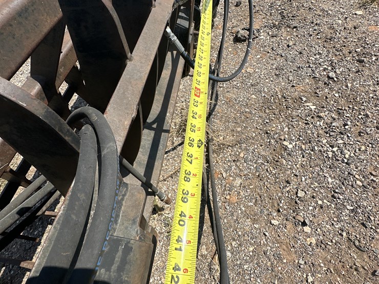 clam-shell-grapple-image-11