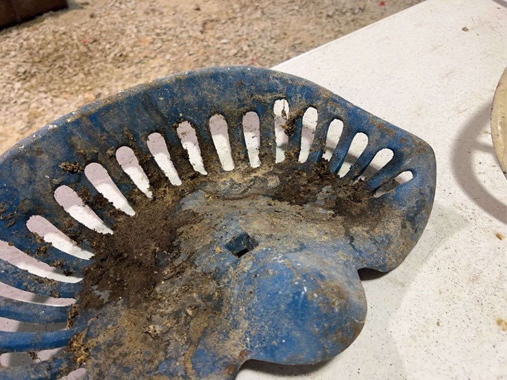 (3)-cast-iron-seats-image-4