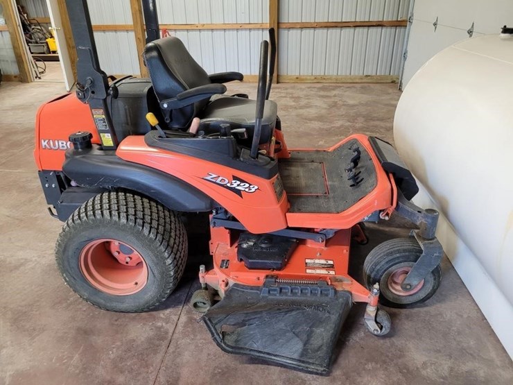 kubota-zero-turn-riding-mower-image-2