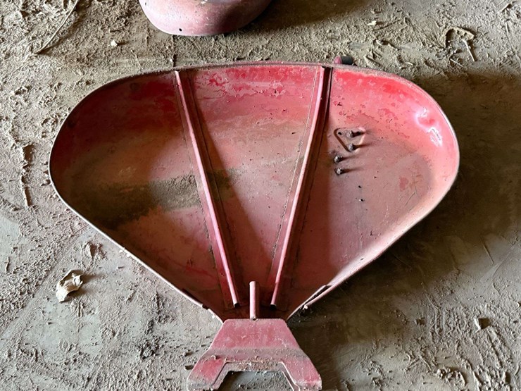pair-of-international-harvester-farmall-tractor-rear-fenders-with-mounting-brackets-and-pto-shield-image-4