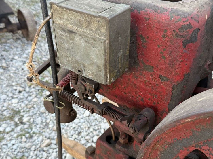 fuller-&-johnson-2-hp-hit-&-miss-engine-on-truck-cart-image-19