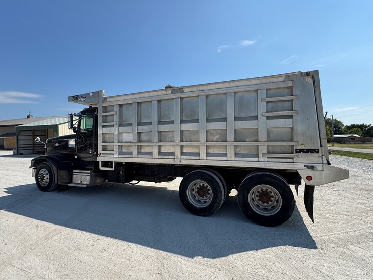 #1642-•-1995-peterbilt-dump-truck-image-7