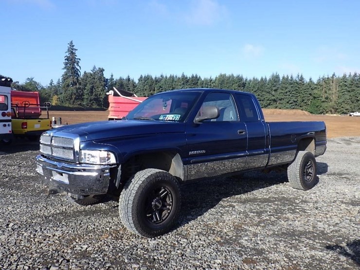 2001-dodge-2500-image-1