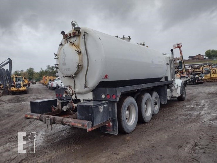 2020-peterbilt-567-image-42