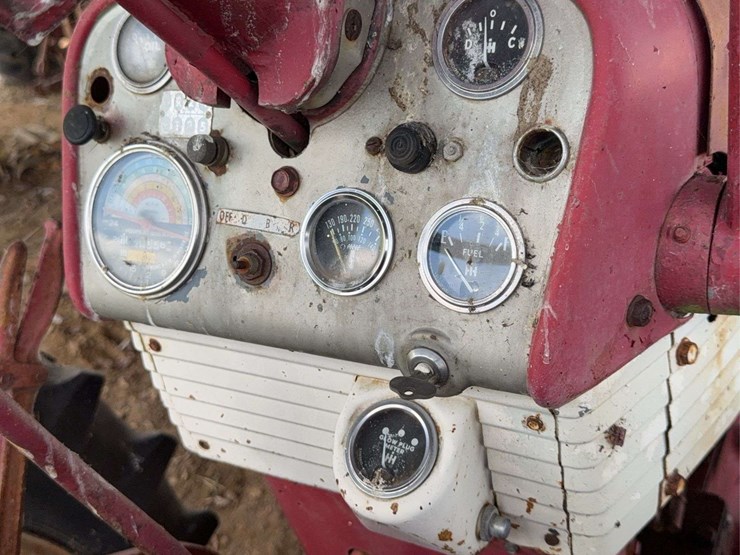 farmall-560-image-37