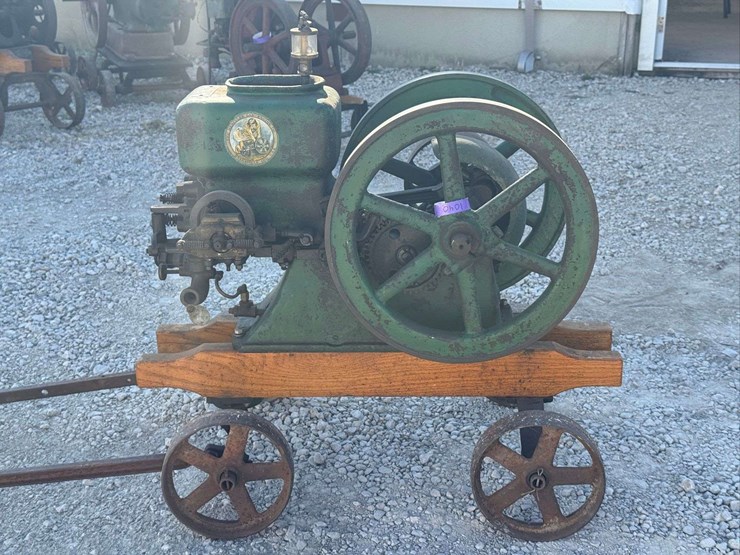 hercules-1½-hp-hit-&-miss-engine-on-truck-image-2