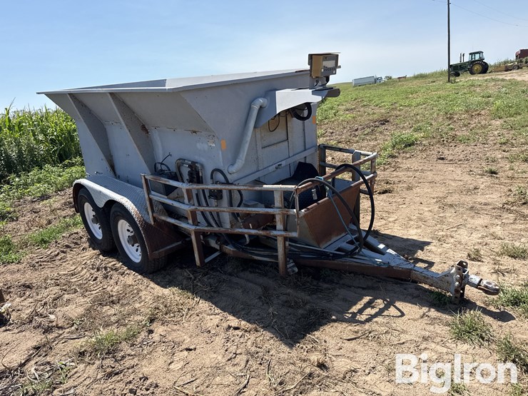 large's-wet-distillers-grain-feed-wagon-image-3