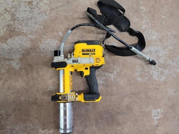 dewalt-20-volt-grease-gun-image-1