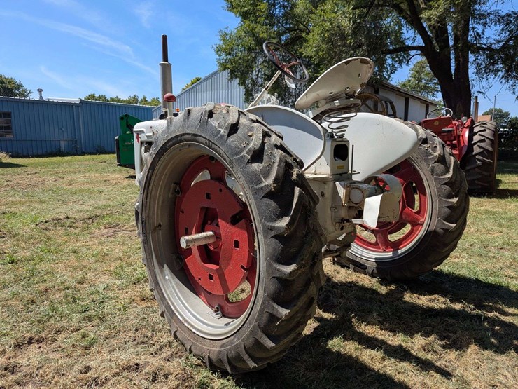 mccormick-farmall-c-demonstrator-image-3