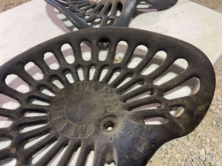 (2)-cast-iron-seats-image-10