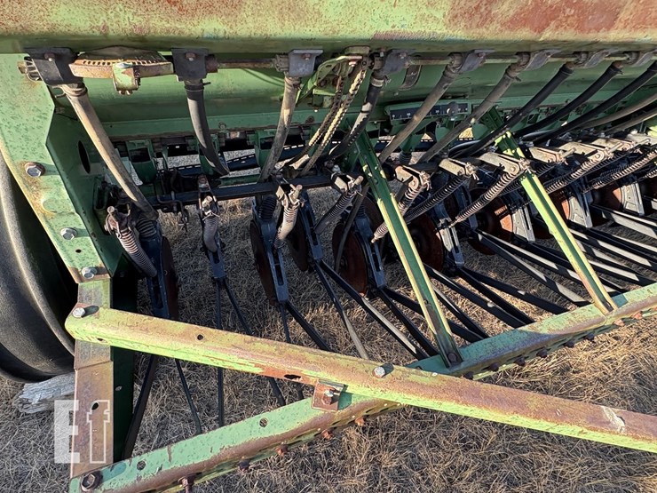 john-deere-8300-image-2