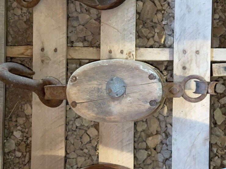 lot-of-blocks-and-pulleys-image-8