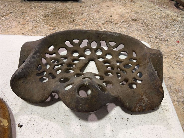(3)-cast-iron-seats-image-12
