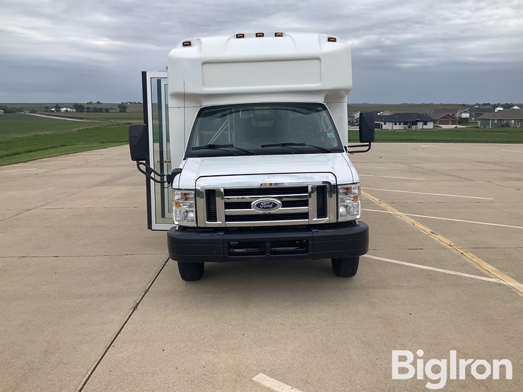 2014-ford-e350-image-2