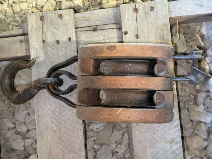 lot-of-blocks-and-pulleys-image-14
