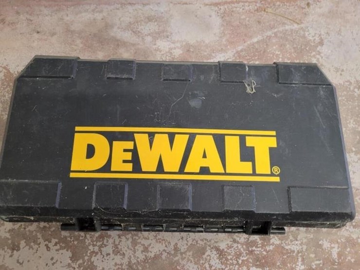 dewalt-corded-sawzall-image-2